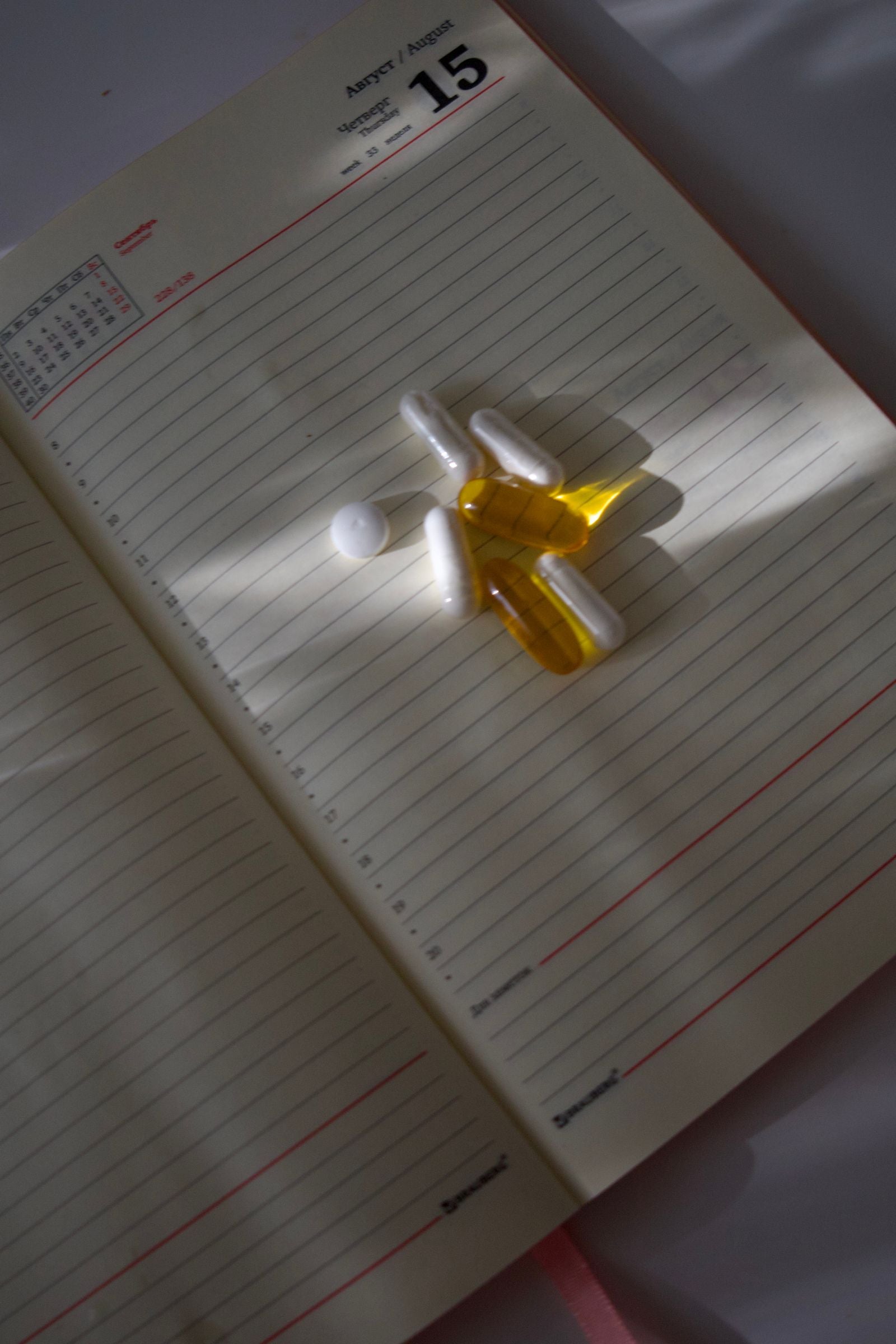 Pastillas sobre agenda para una guía sobre constancia y tiempos de una rutina