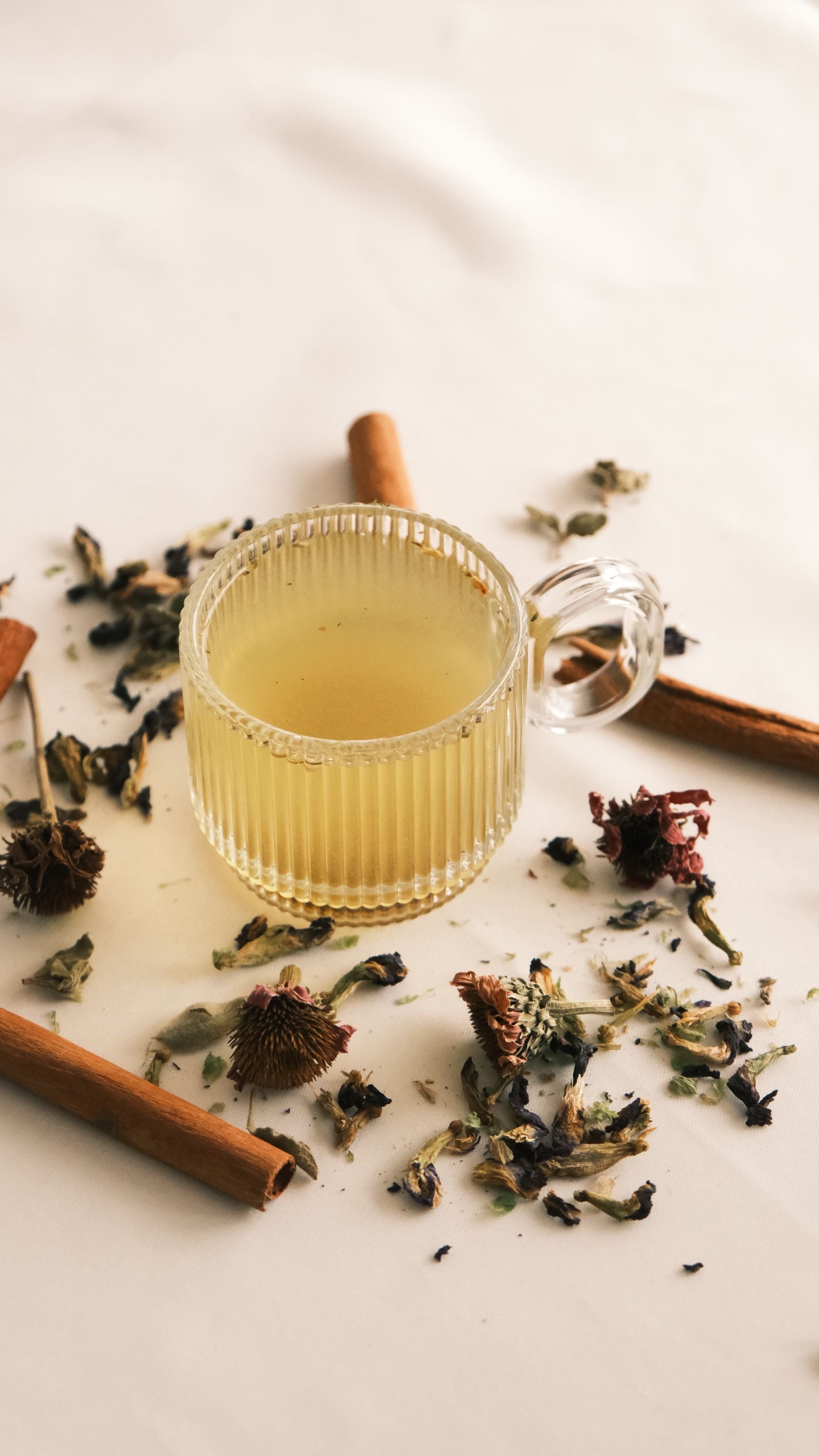 Infusión nocturna para una guía sobre melatonina y descanso