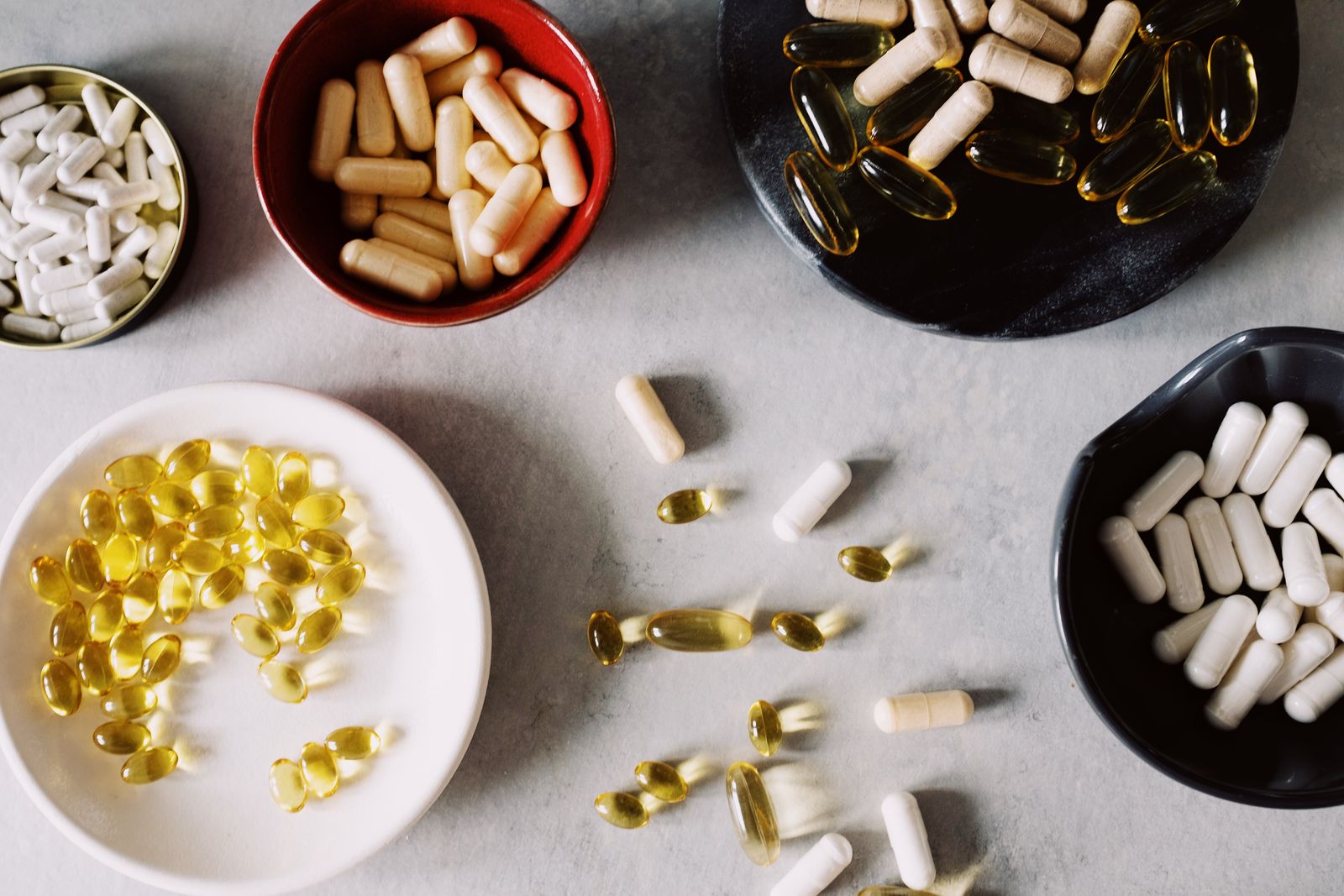Imagen editorial sobre vitamina B12 en mujeres y bienestar femenino